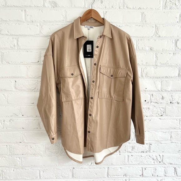 NWT Fashion Nova I Need My Coins Button Down Shirt | Taupe | Size Medium - Picture 4 of 6